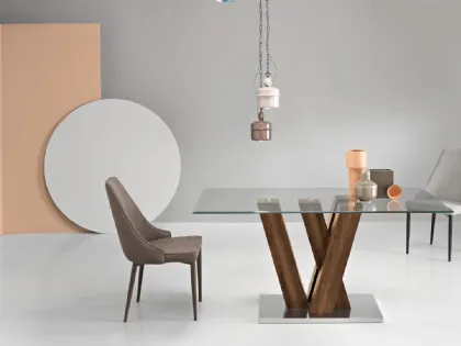 Tavolo Ennio con top in vetro e base effetto legno di Ikone Casa