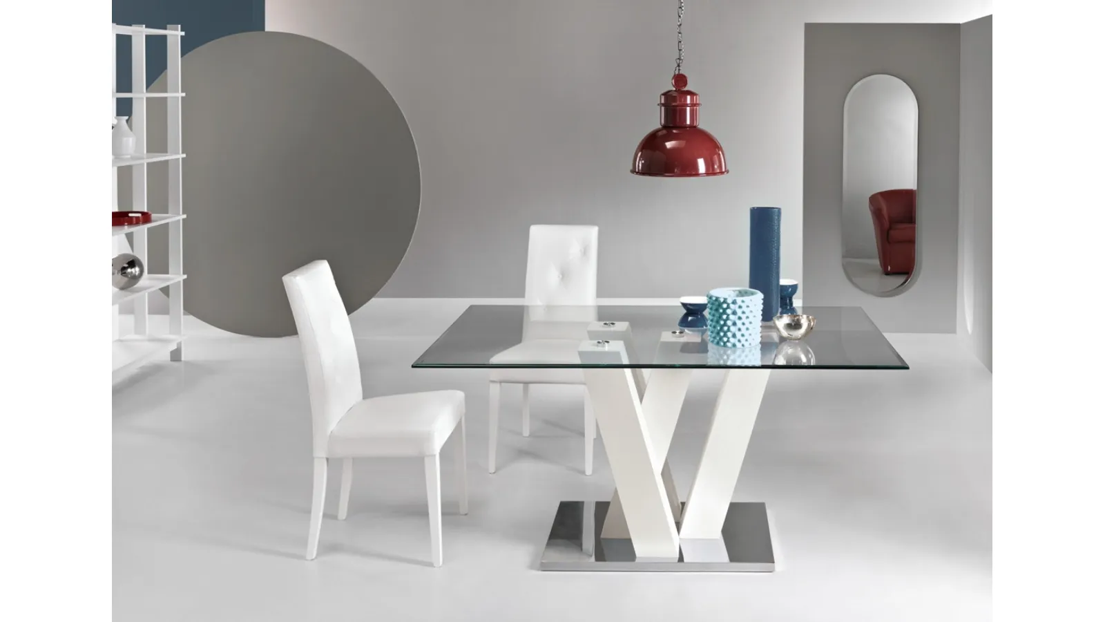 Tavolo Ennio con top in vetro e base effetto legno di Ikone Casa