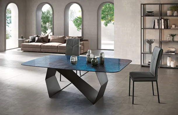 Tavolo Karl in vetro martellato blu di Capodarte