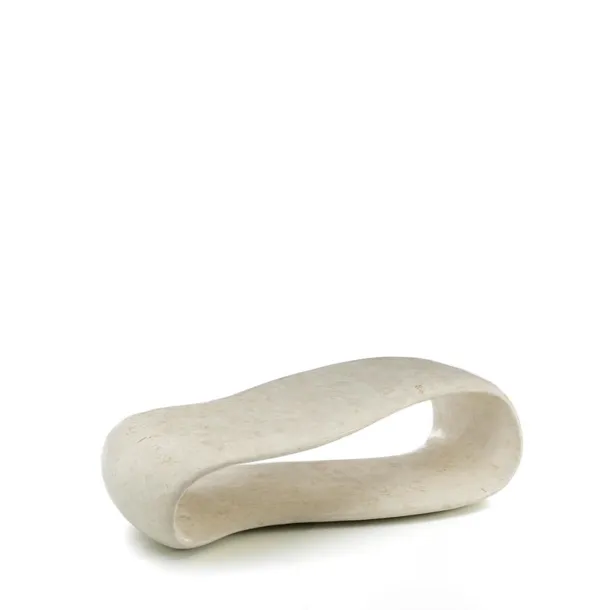Tavolino sinuoso in compensato marino ricoperto da tasselli di pietra fossile Scarf di Stones