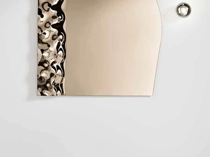Specchio Lock con inserto in vetro mosso di Capodarte