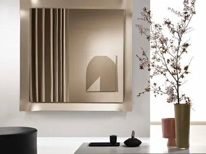 Specchio Taba con cornice in vetro satinato di Capodarte