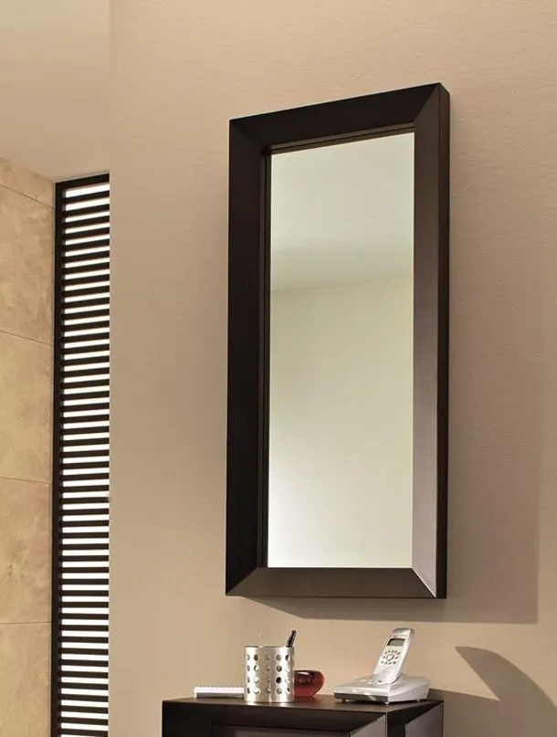 Specchio rettangolare con cornice in legno di Stones