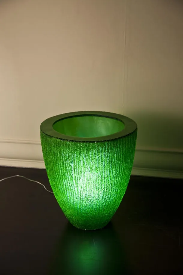 Vaso verde in resina con luce interna di Stones
