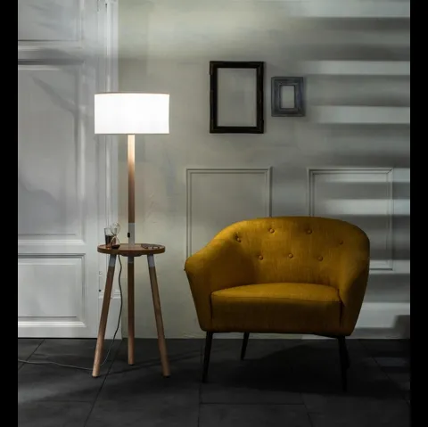 Lampada da terra Acrux in legno di faggio con paralume in tessuto di Stones