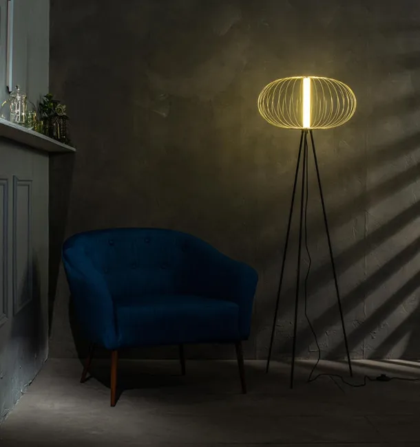 Lampada da terra Mizar in acciaio verniciato Ottone lucido di Stones