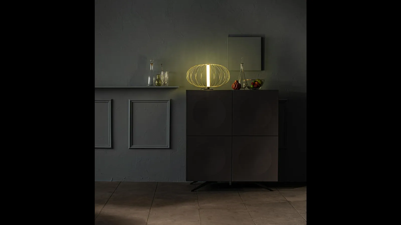 Lampada da tavolo Mizar in acciaio verniciato Ottone lucido di Stones