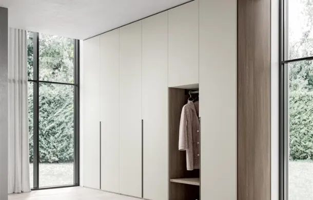 Armadio con anta battente in laccato opaco e nobilitato essenza olmo juta Glow di Villanova