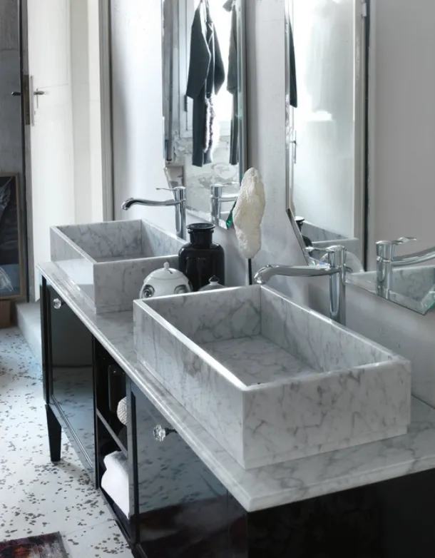Mobile Bagno da appoggio in laccato lucido con doppio lavabo in marmo bianco di Carrara DIAMANTE DM25 di Compab
