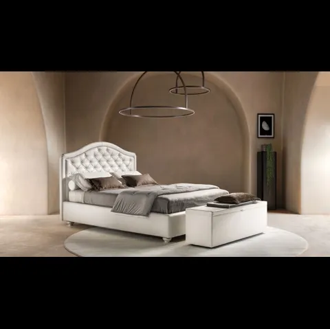 Letto in ecopelle con testiera sagomata e trapuntata Infinity di Bside