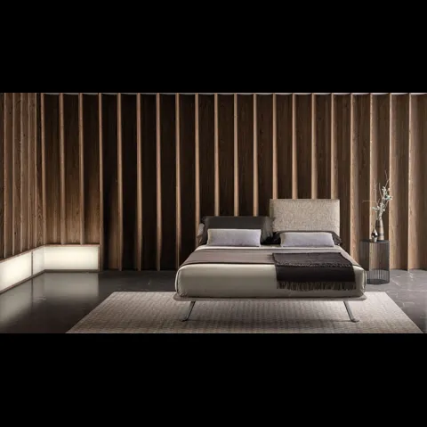 Letto in tessuto imbottito con testiera regolabile Just di Bside