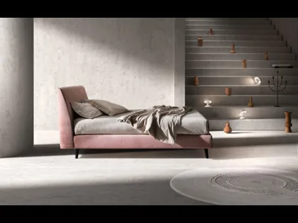 Letto con struttura in legno completamente imbottita e rivestita in tessuto Time di Bside