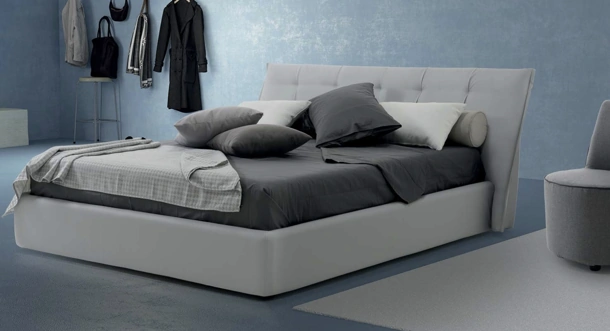 Letto in pelle imbottito Comet di Rimar