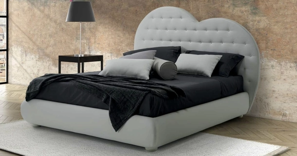 Letto matrimoniale in pelle con testiera a cuore Cupido di Rimar