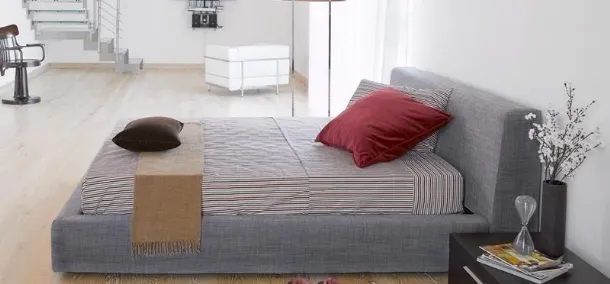 Letto in tessuto con testiera Dubai di Hoppla