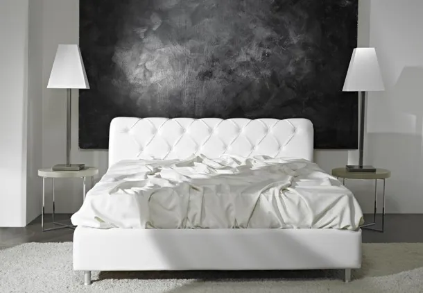 Letto classico con testiera capitonné e contenitore Nuvola di Hoppla