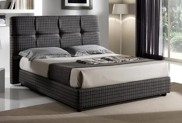 Letto in tessuto con testiera imbottita e trapuntata Palladio di Hoppla