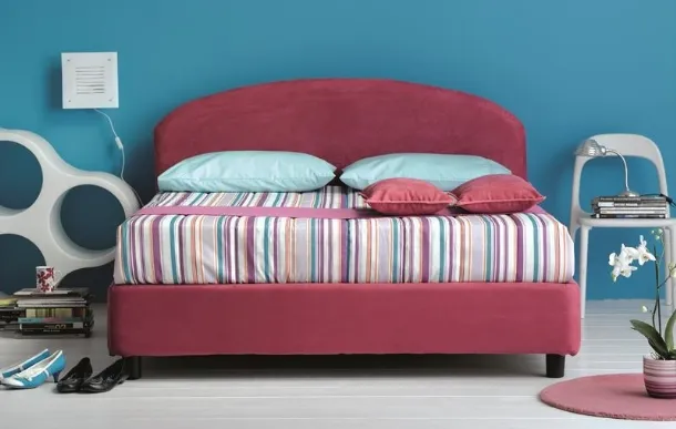 Letto in tessuto con testiera arrotondata Solaria di Hoppla