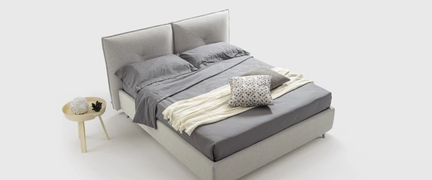Letto matrimoniale Lulu in tessuto imbottito di Rimar