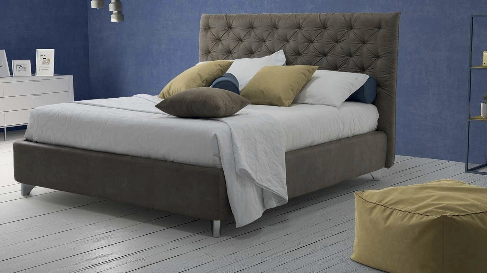 Letto Lyra in tessuto imbottito con testiera trapuntata di Rimar