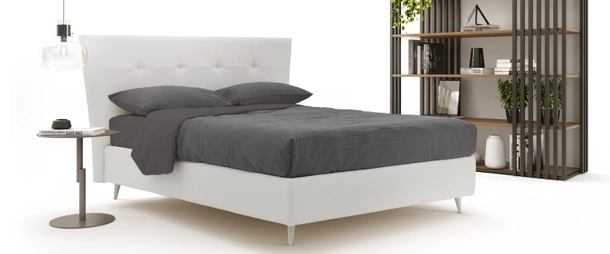 Letto con testiera trapezoidale Praslin di Rimar