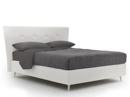 Letto con testiera trapezoidale Praslin di Rimar