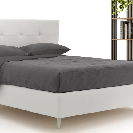 Letto con testiera trapezoidale Praslin di Rimar