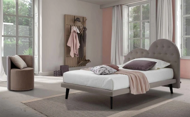 Letto singolo Cupido con testiera a forma di cuore di Rimar