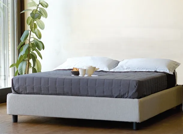 Letto matrimoniale in tessuto Sommier di Hoppla