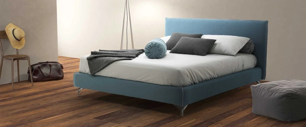Letto con testiera Velvet di Rimar