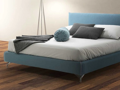 Letto con testiera Velvet di Rimar