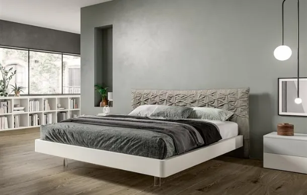 Letto in nobilitato bianco con testiera in tessuto imbottito e trapuntato Ozium di Villanova