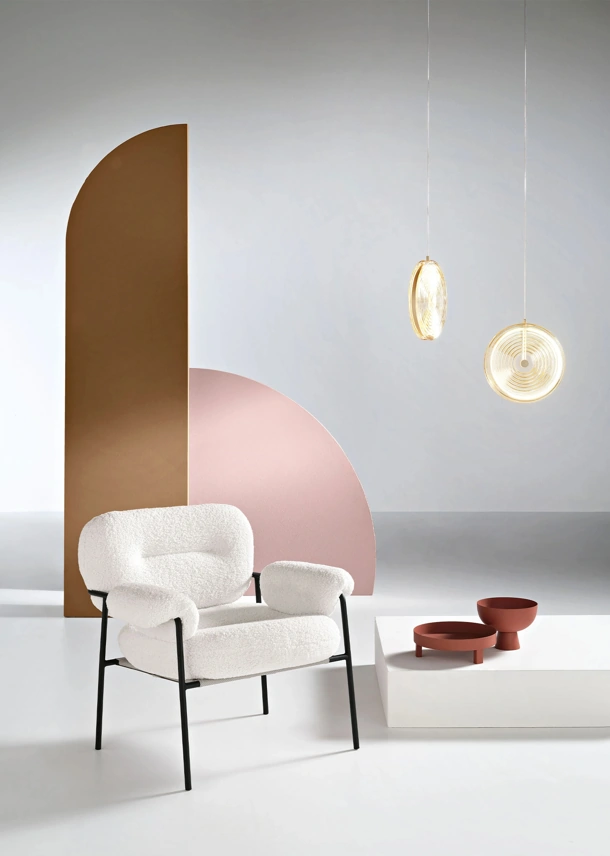 Poltrona Kent in tessuto bouclè di Ikone Casa