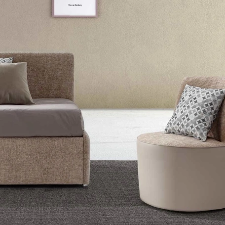 Poltroncina Kirko in ecopelle e tessuto di Rimar