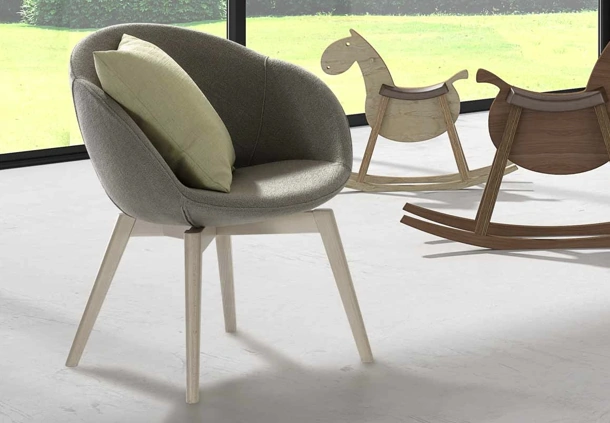 Poltroncina Marina in tessuto e legno di Rimar