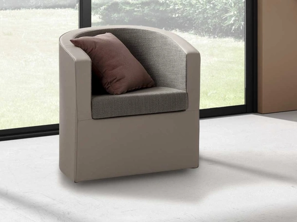 Poltroncina Willis in ecopelle e tessuto di Rimar