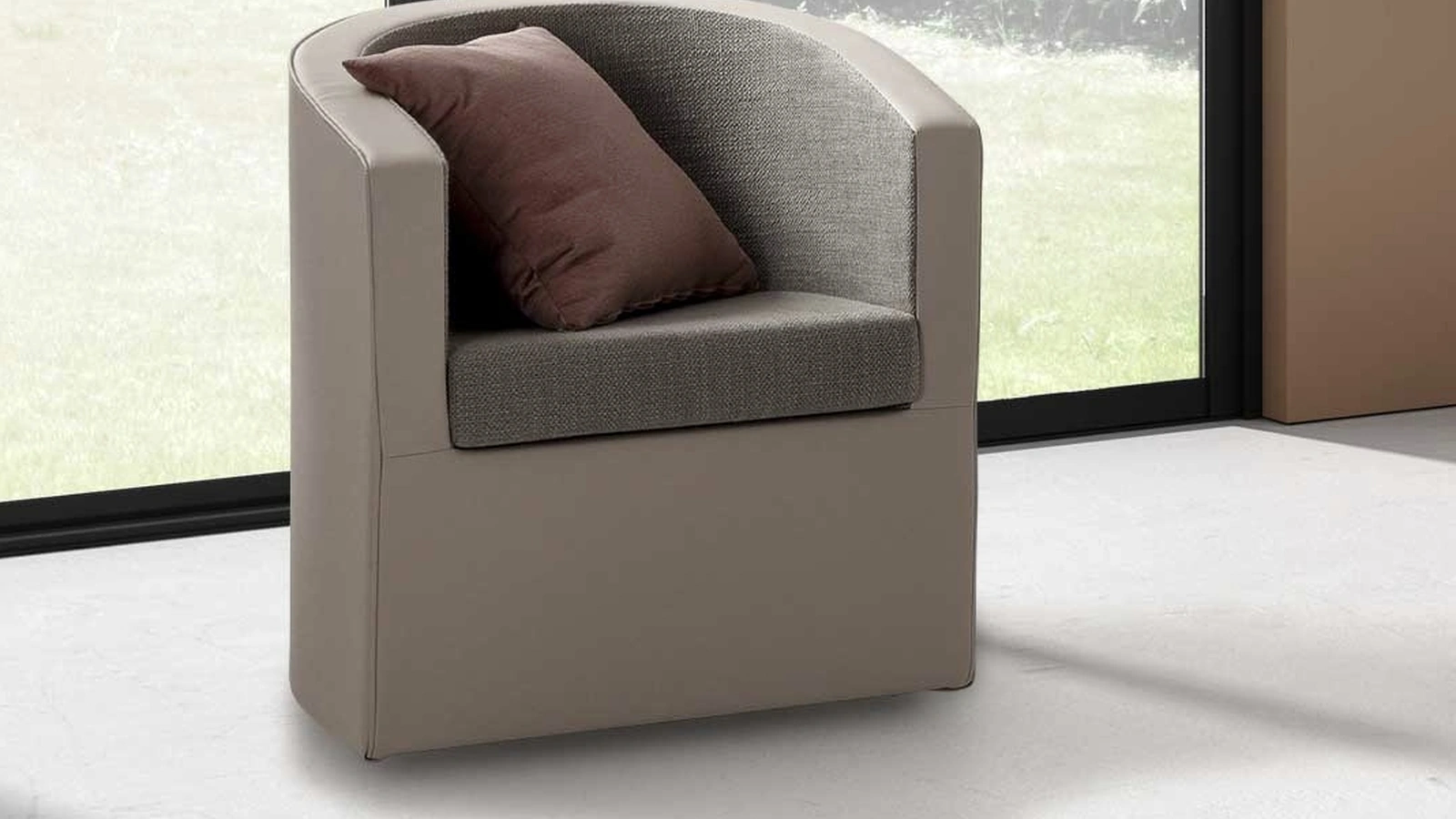 Poltroncina Willis in ecopelle e tessuto di Rimar