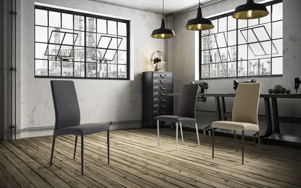 Sedia Bond Atelier in ecopelle o tessuto con struttura in metallo verniciato di Zamagna