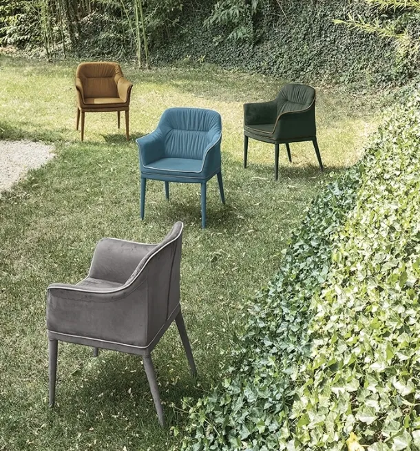 Sedia Dallas Poltroncina interamente rivestita in morbida microfibra effetto velluto di Target Point