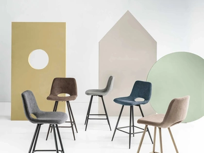 Sgabello Dias in tessuto imbottito di Ikone Casa