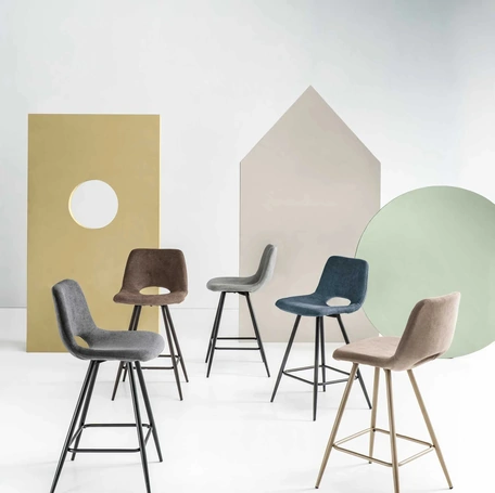 Sgabello Dias in tessuto imbottito di Ikone Casa