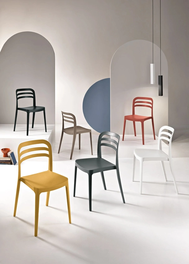 Sedia impilabile Django in polipropilene di Ikone Casa