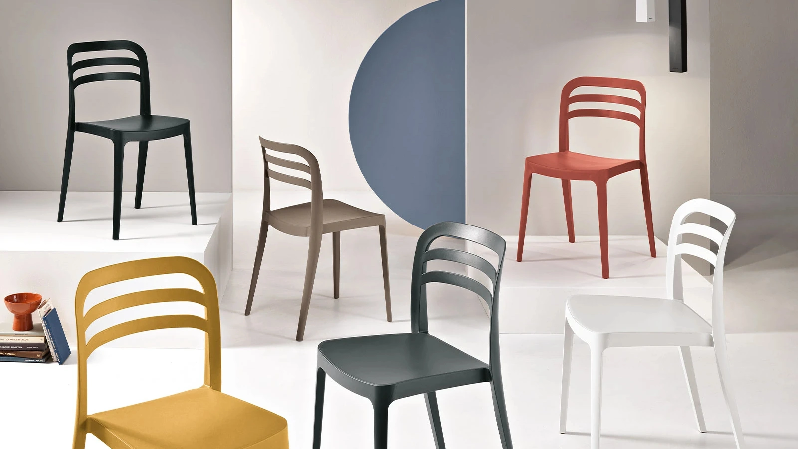 Sedia impilabile Django in polipropilene di Ikone Casa