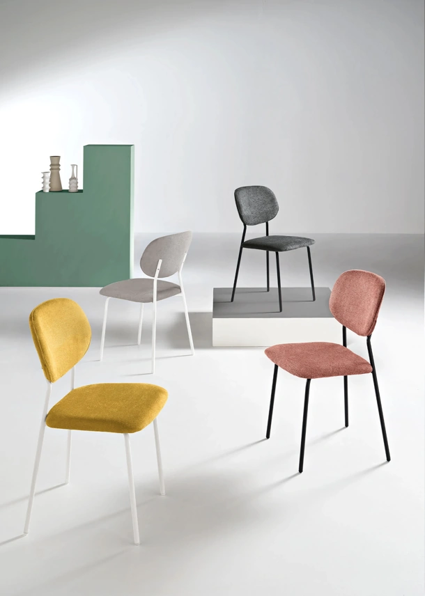 Sedia Ellis in tessuto imbottito di Ikone Casa