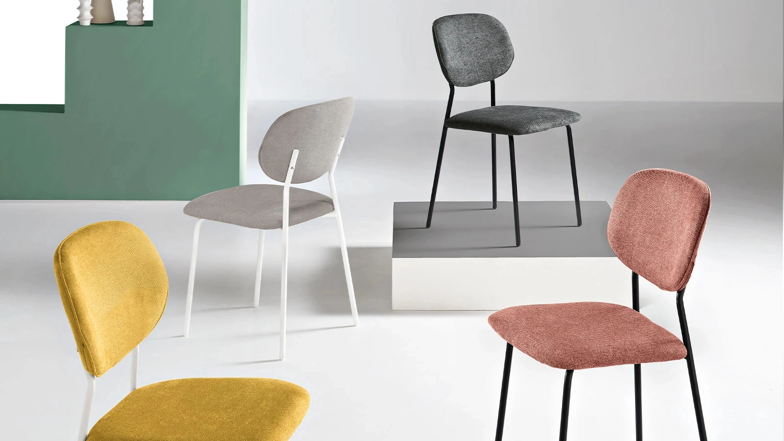 Sedia Ellis in tessuto imbottito di Ikone Casa