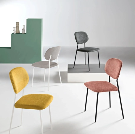 Sedia Ellis in tessuto imbottito di Ikone Casa