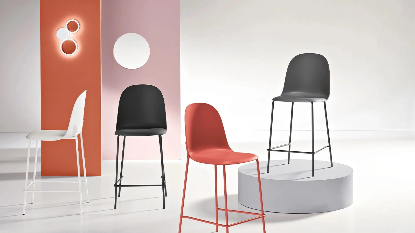 Sgabello Fox in polipropilene di Ikone Casa