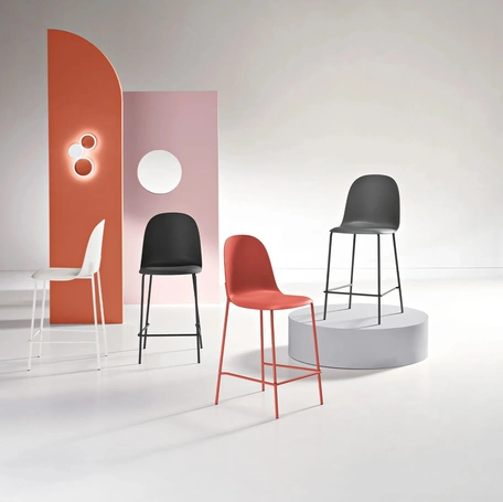 Sgabello Fox in polipropilene di Ikone Casa