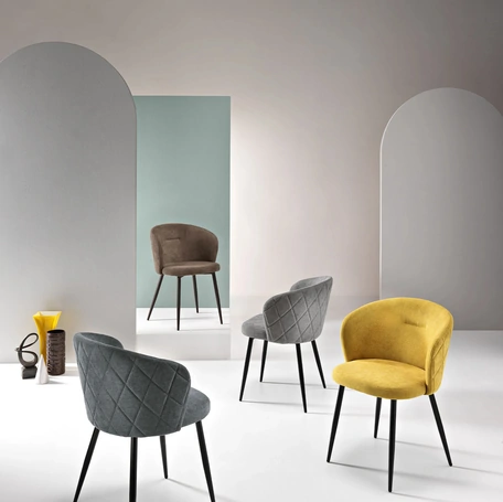 Sedia Rumble in tessuto imbottito di Ikone Casa