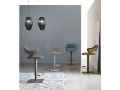 Sgabello regolabile in altezza Seattle con struttura in metallo verniciato e seduta rivestita in morbida microfibra effetto velluto di Target Point